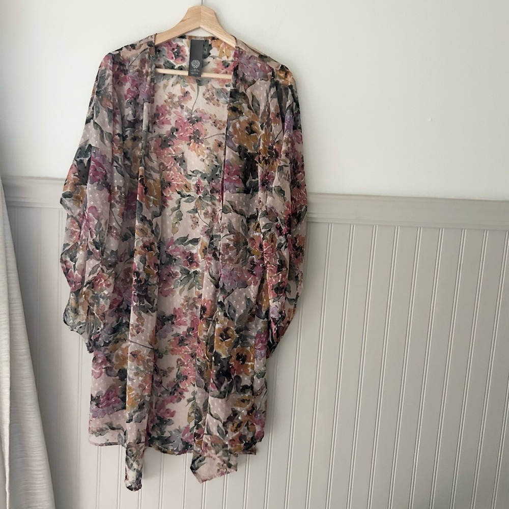 Vince Camuto Sheer Floral Swiss Dot Kimono Lightweight Top One Size